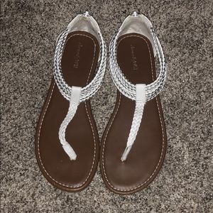 🍾 White Sandals. Size 5.5Y or 7 woman